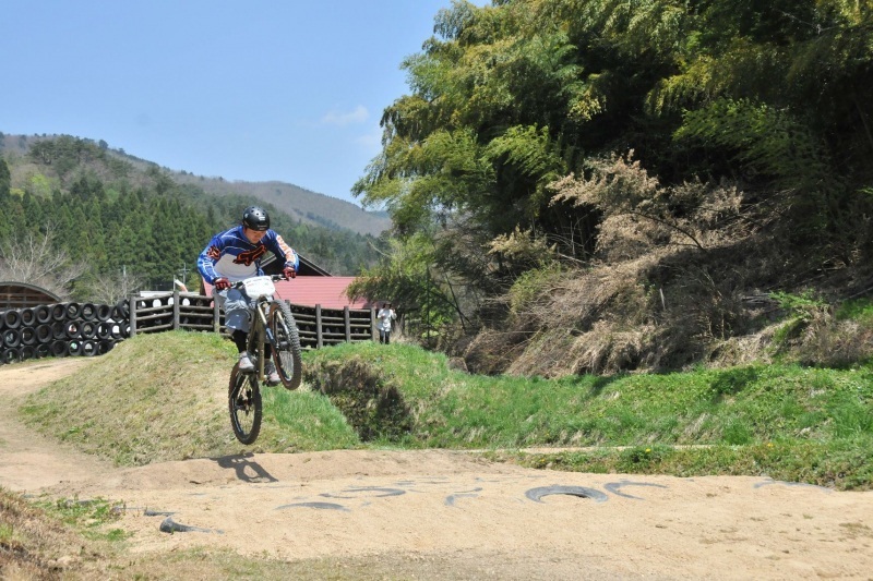 大自然を駆け抜けるMTB/BMX体験