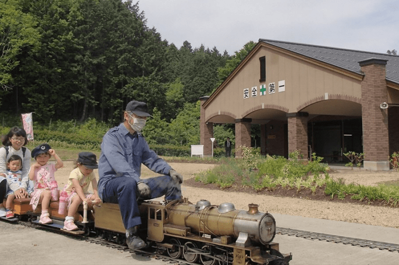 ミニSLに乗って楽しめる全国初のミニSL博物館