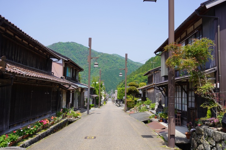 【3時間】豪雪が育む杉のまち ― 智頭宿・石谷家の歴史を訪ねる旅 ―