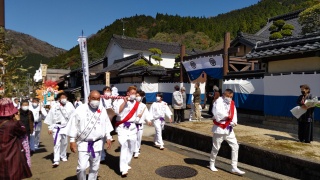 諏訪神社の柱祭り