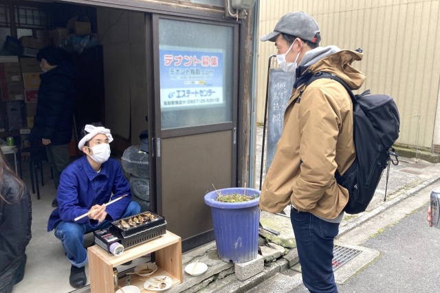 「不真面目商店」での地域交流プログラム